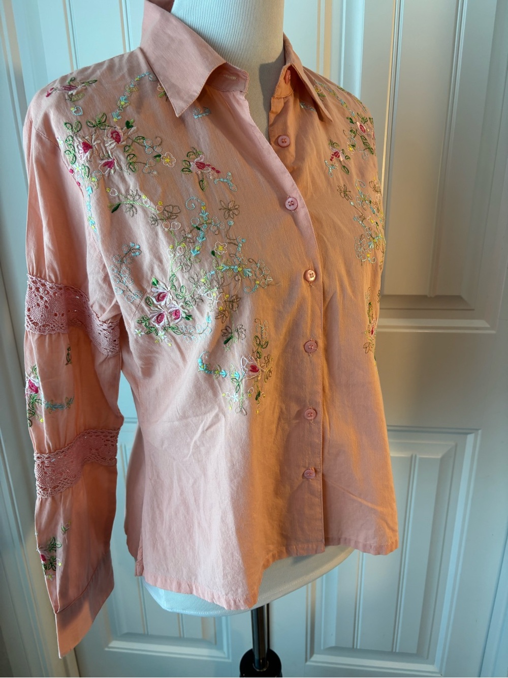 Embroidered Pink Button-Front Women's Shirt - Picture 3 of 10